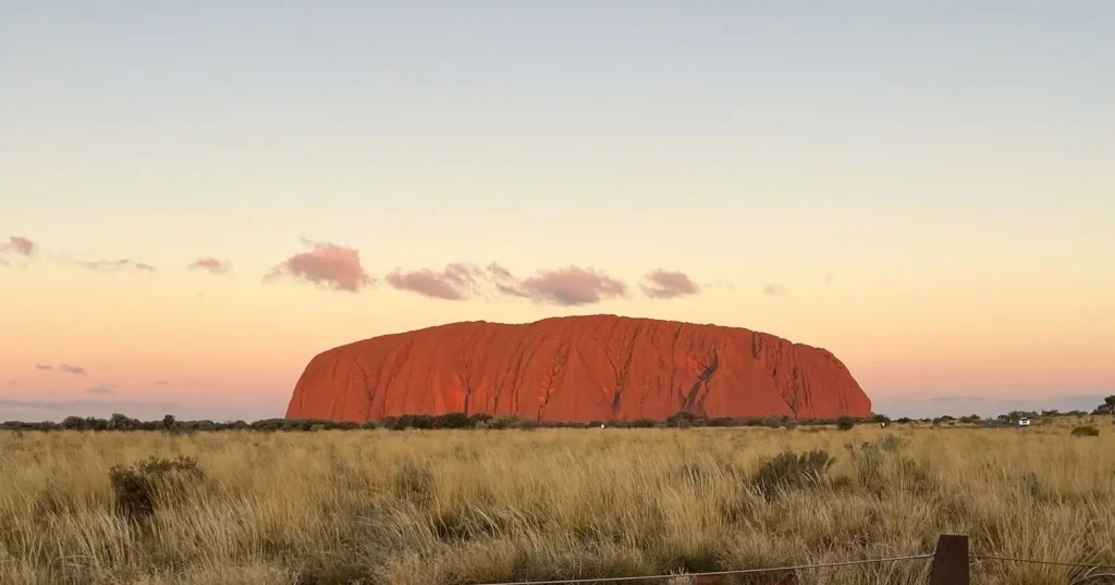  Uluru (Ayers Rock)