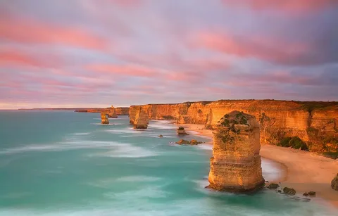 Experience the Natural Beauty of the 12 Apostles with a Guided Tour